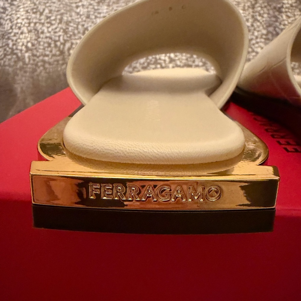 Salvatore Ferragamo Cream Slide Sandals NEW - Picture 4 of 9